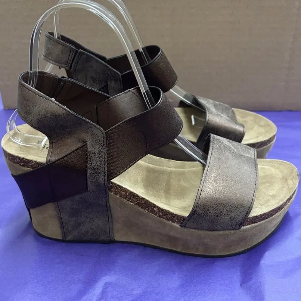 Pierre Dumas Hester-1 Women's Metallic Brown Platform Sandal Wedges Size 10